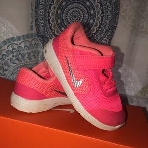 Nike Revolution 6c pink